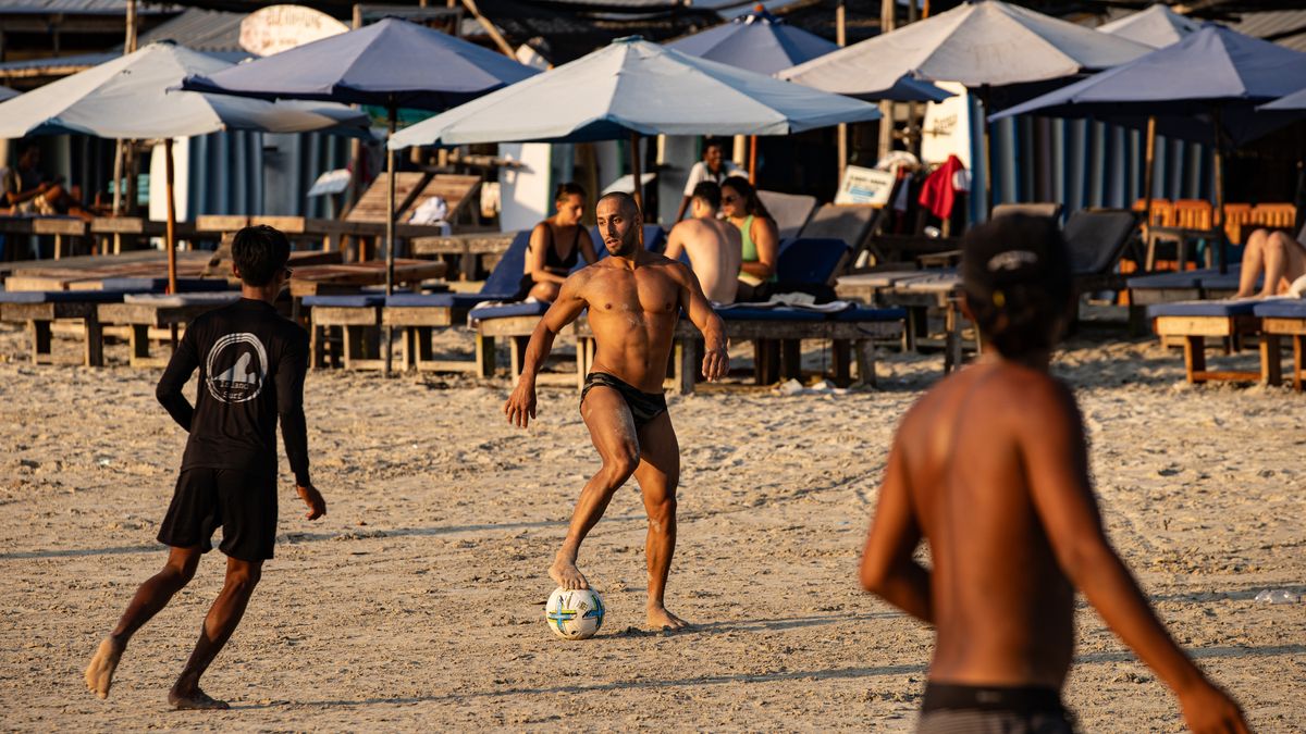 Fotky: Z ostrova s azurovými plážemi má být „nové Bali“. Místním navzdory